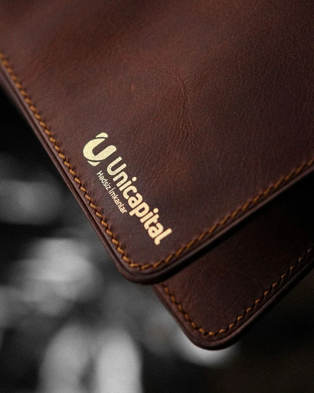 Unicapital loqolu dəri məhsullar