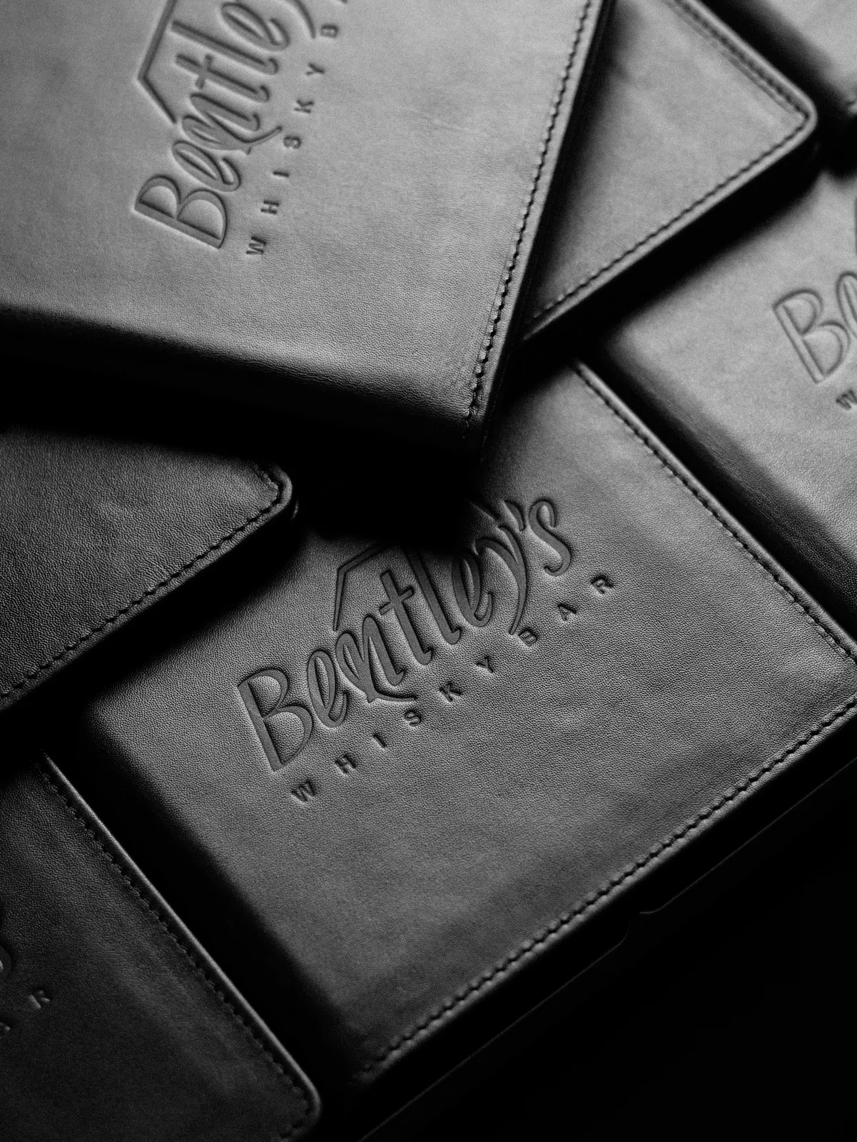 Bentley's Whisky Bar üçün dəri menyu üzlükləri