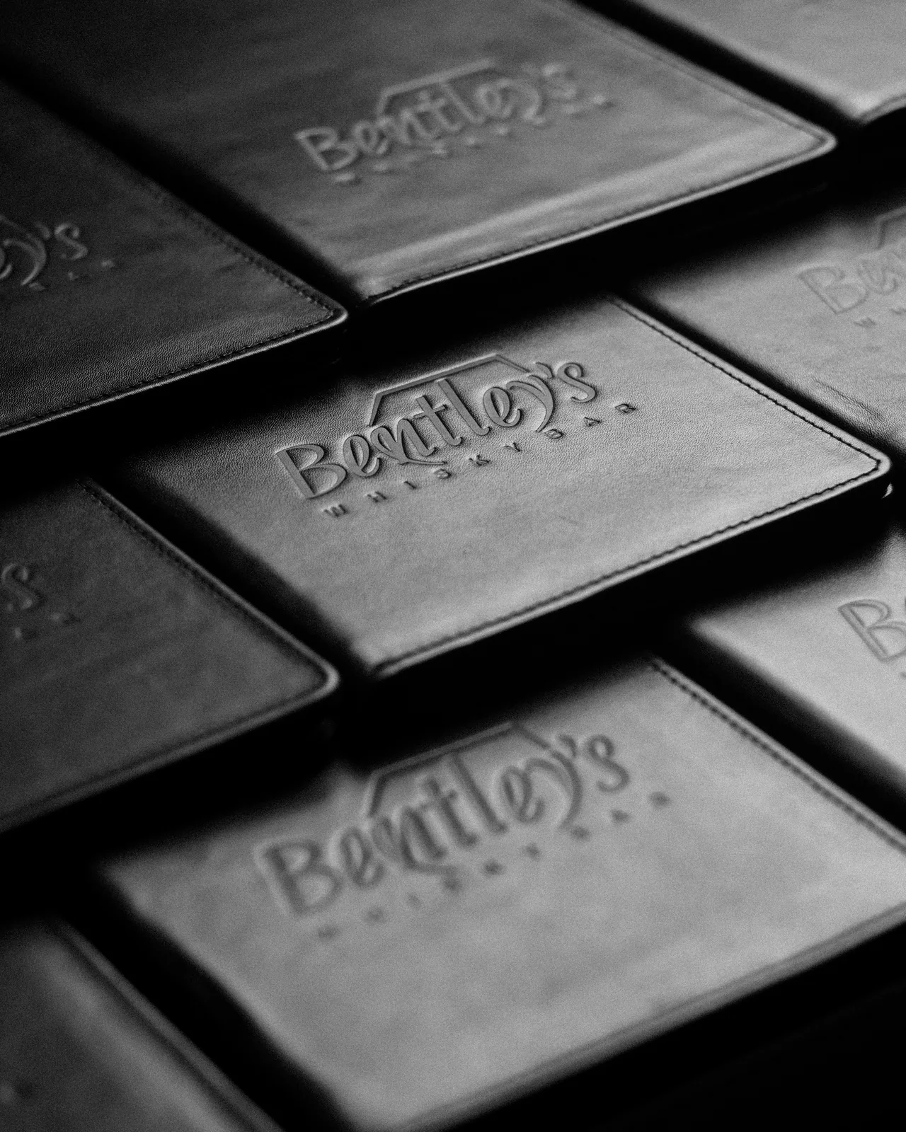 Bentley's Whisky Bar üçün dəri menyu üzlükləri